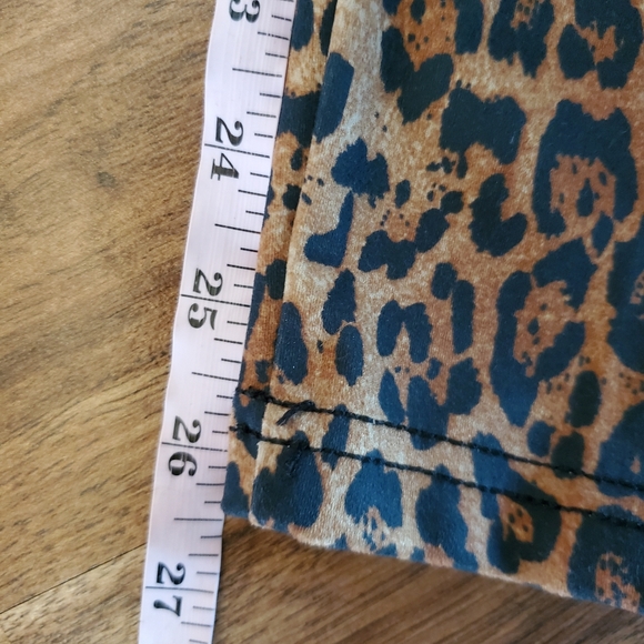 Peter Nygard Medium (10/12) Suede Leggings - Picture 7 of 7